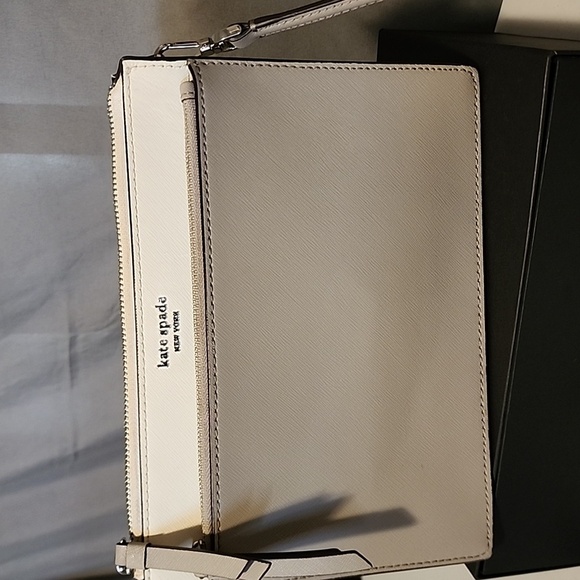 kate spade Handbags - Kate Spade New York Cameron Zip Crossbody Like New